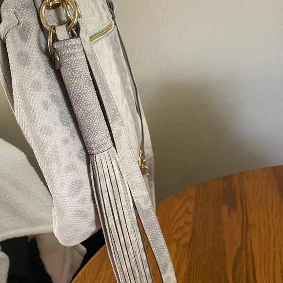 Leather snakeskin print multi-style-convertible backpack to shoulder purse. - Picture 3 of 4